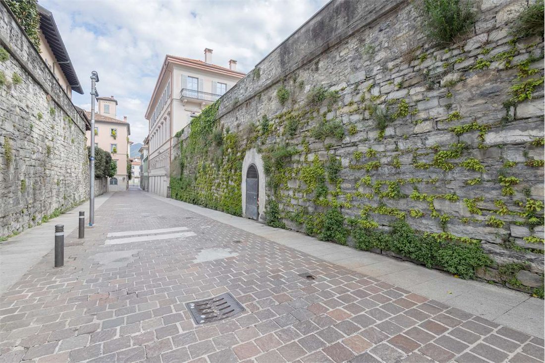 Apartment in Historic Center, Como, Lombardy 5 - 15565055