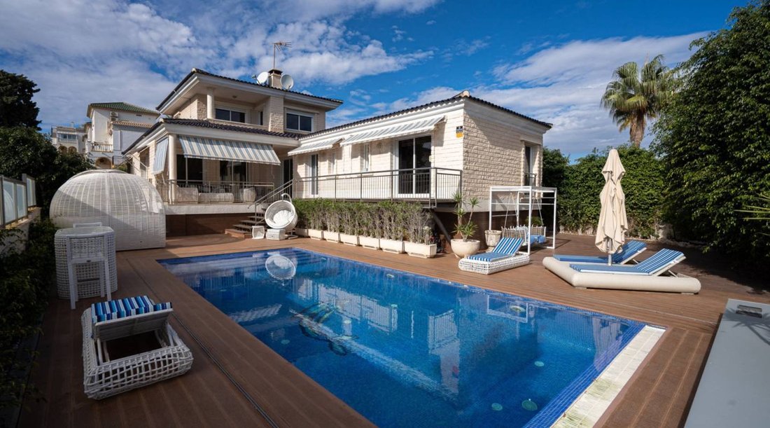 Villa in Torrevieja, Valencian Community, Spain 1 - 15576246