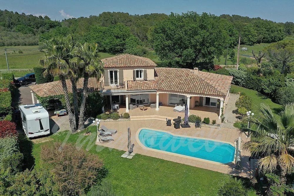 Villa in Bagnols-en-Forêt, Provence-Alpes-Côte d'Azur, France 1 - 15292144