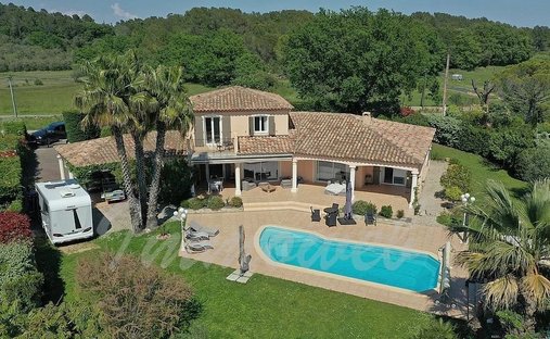 Villa in Bagnols-en-Forêt, Provence-Alpes-Côte d'Azur, France 1