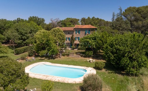 Maisons de campagne à Uzès, Occitanie, France 1