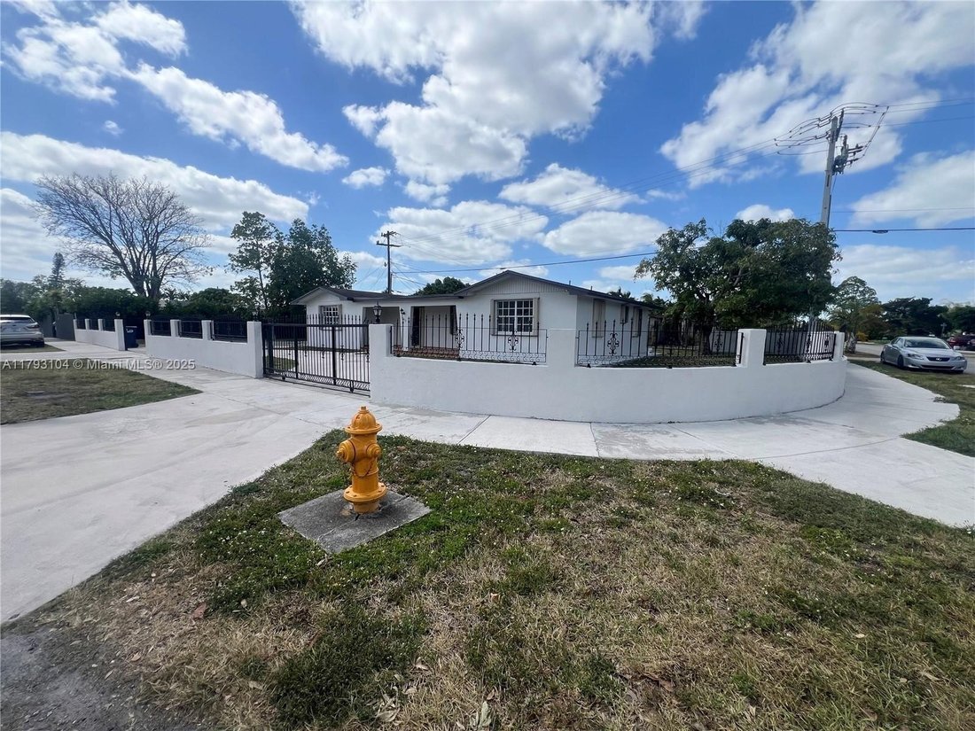 House in Miami, Florida, United States 1 - 15568115
