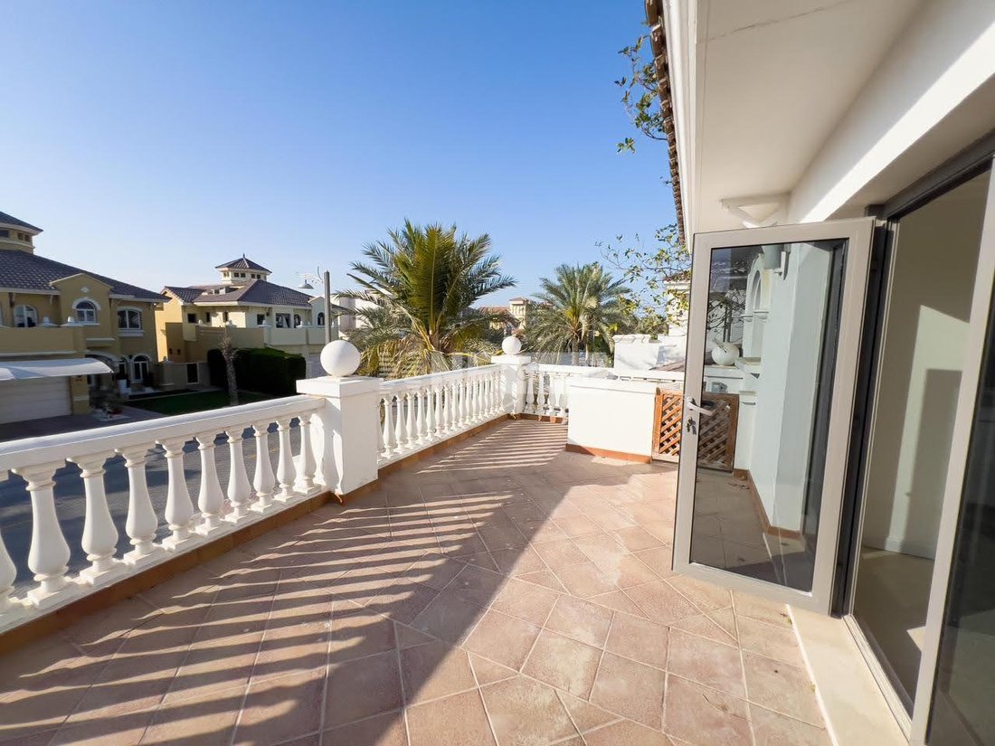 Villa in Palm Jumeirah, Dubai, United Arab Emirates 1 - 15564098