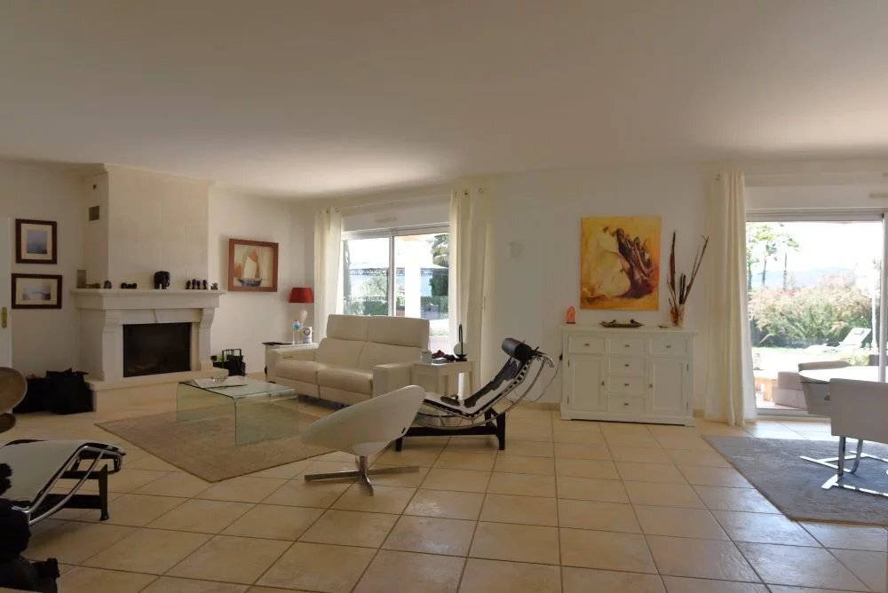 Villa in Bagnols-en-Forêt, Provence-Alpes-Côte d'Azur, France 3 - 15292144
