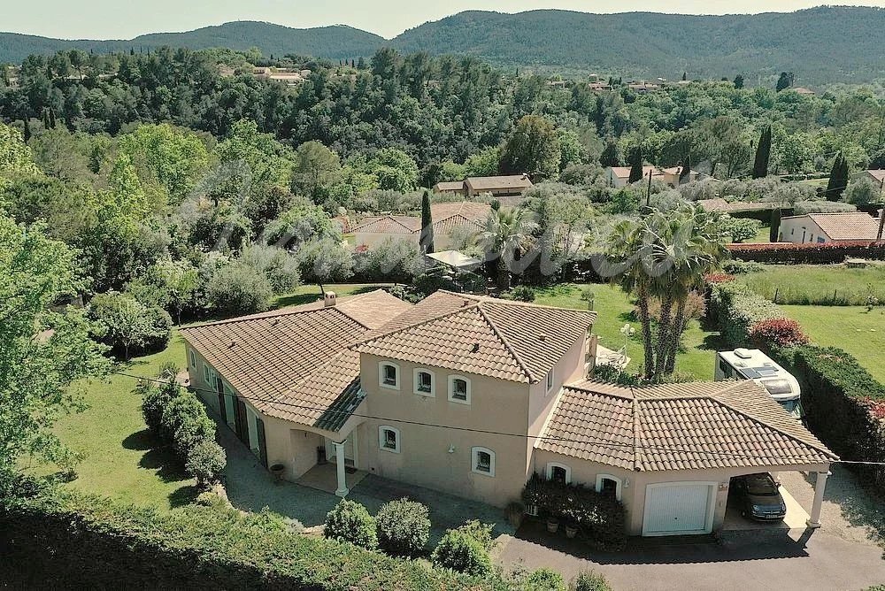 Villa in Bagnols-en-Forêt, Provence-Alpes-Côte d'Azur, France 2 - 15292144