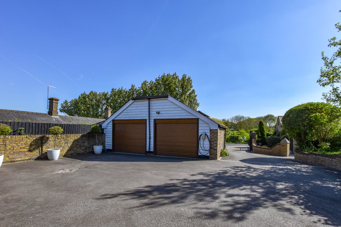 House in Beaumont, Broxbourne, England 3 - 15383097