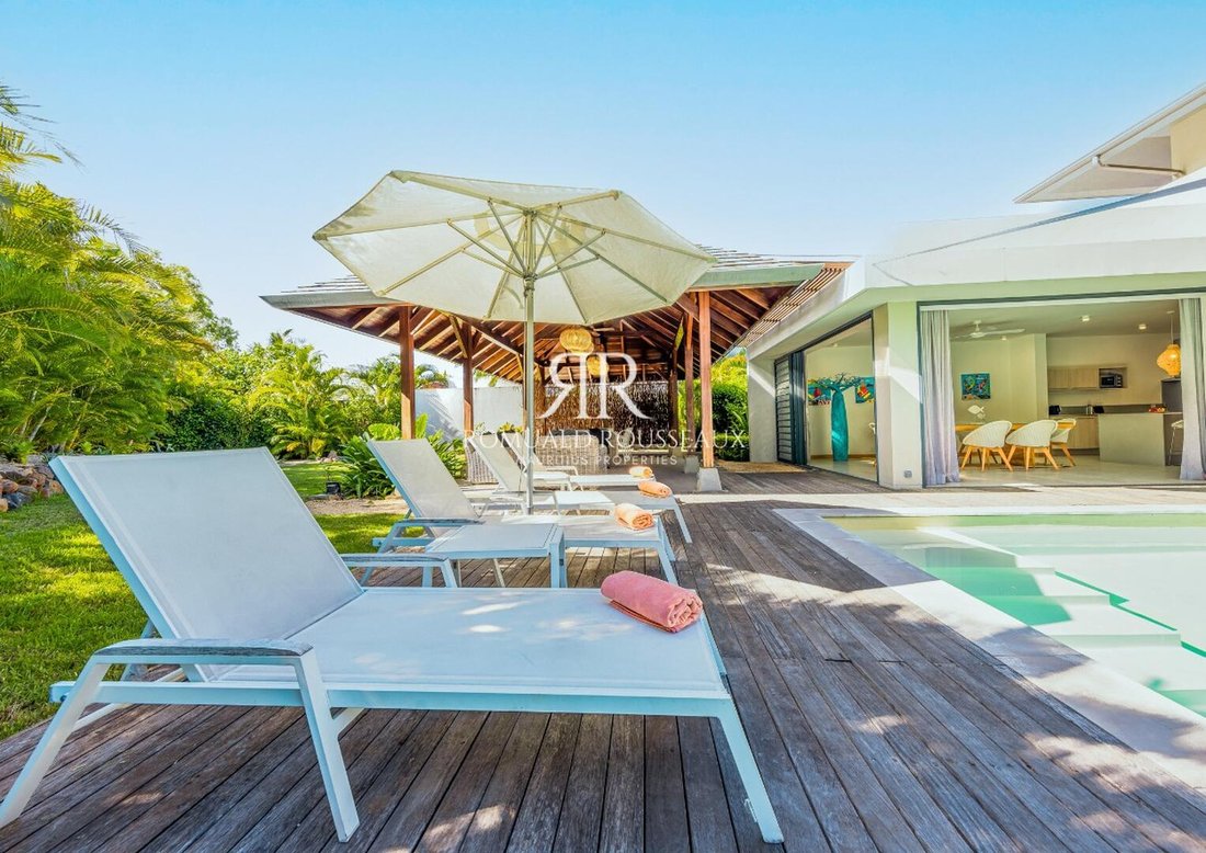 Villa in Black River, Rivière Noire District, Mauritius 2 - 15572101
