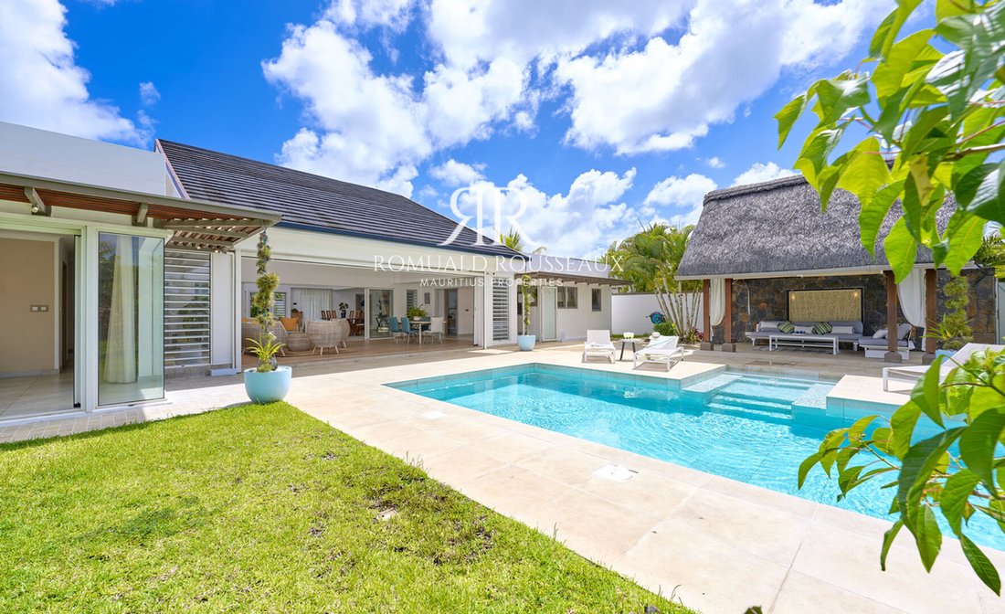 Villa in Grand Baie, Rivière du Rempart District, Mauritius 2 - 15215596