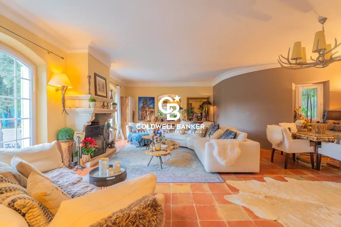Villa in Nord, Roquefort-les-Pins, France 2 - 15564109