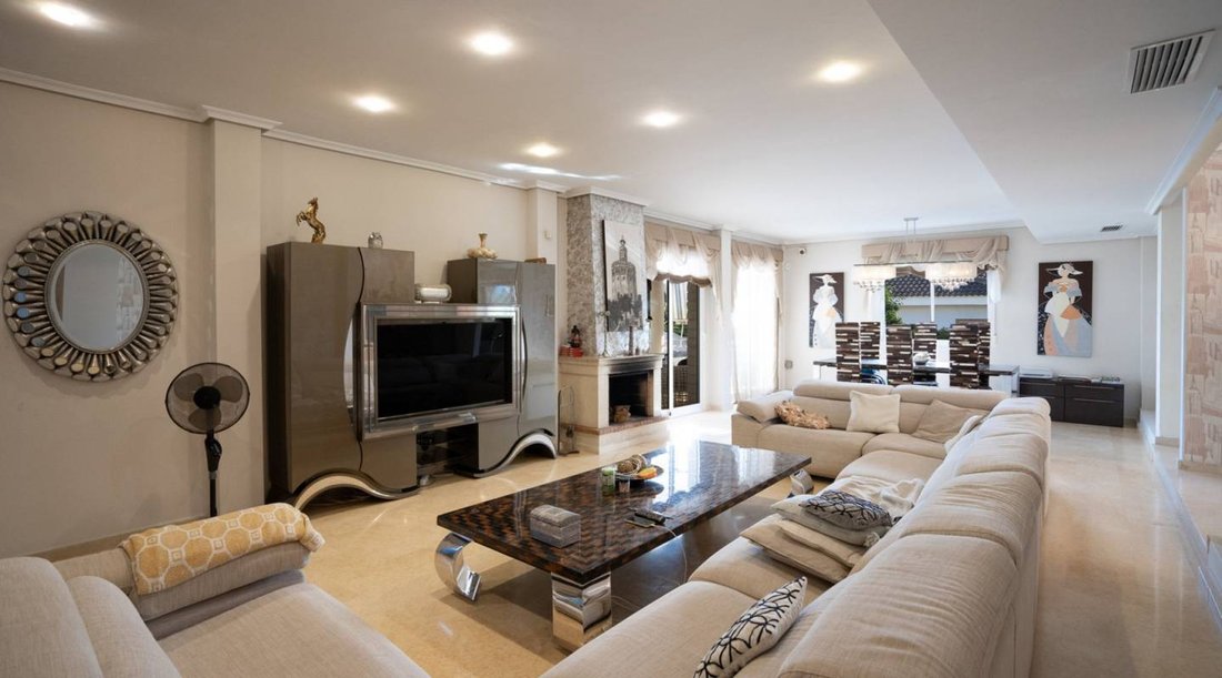 Villa in Torrevieja, Valencian Community, Spain 2 - 15576246