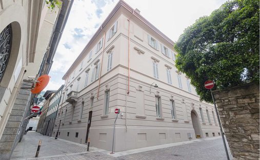 Apartment in Historic Center, Como, Lombardy 1