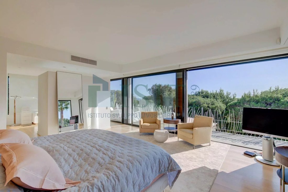 Villa in Saint-Jean-Cap-Ferrat, Provence-Alpes-Côte d'Azur, France 2 - 15565094