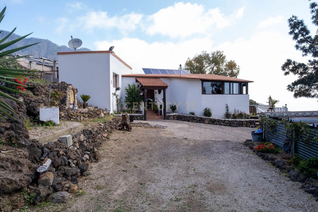 Villa in Arafo, Canary Islands, Spain 1 - 15577073