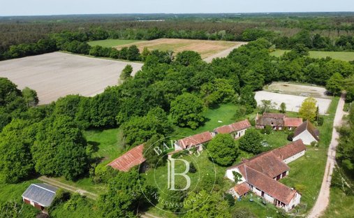 Estate in Gy-en-Sologne, Centre-Val de Loire, France 1