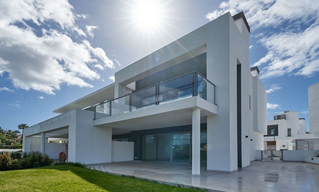 House in Guadalmina Alta, San Pedro de Alcantara, Spain 2 - 15579856