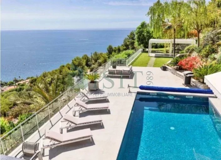 Villa in Èze, Provence-Alpes-Côte d'Azur, France 2 - 15565070