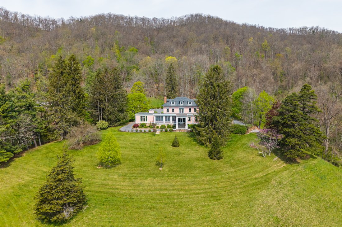 House in Hot Springs, Virginia, United States 2 - 15569134