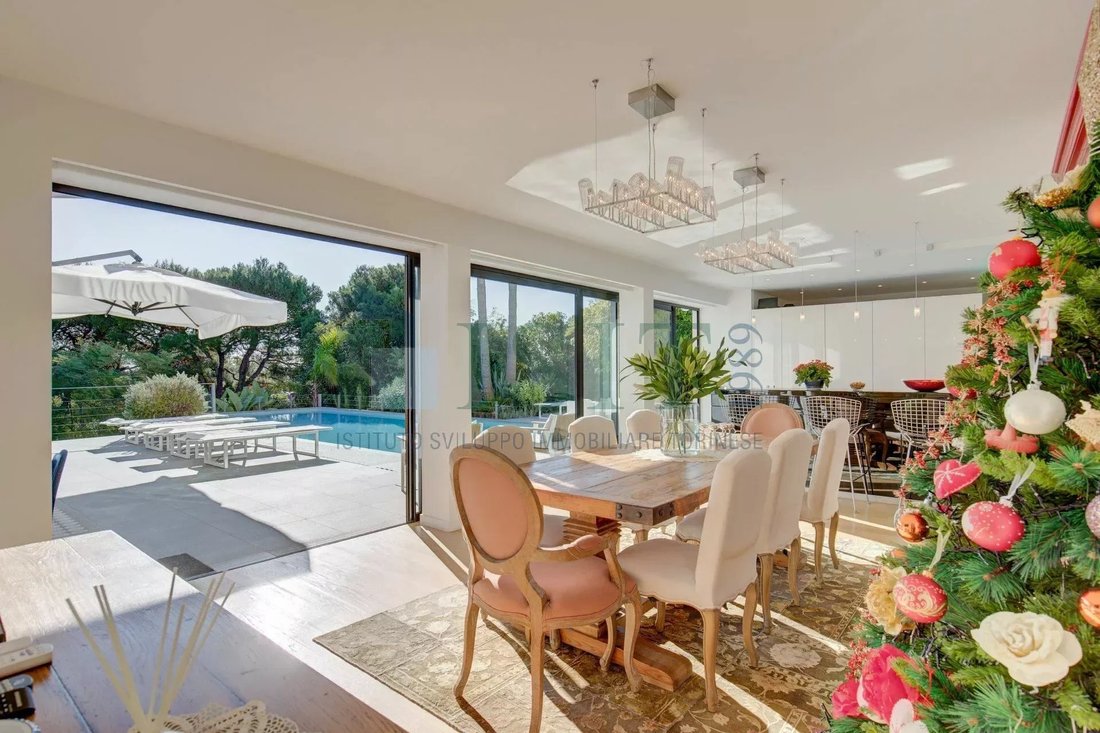 Villa in Saint-Jean-Cap-Ferrat, Provence-Alpes-Côte d'Azur, France 4 - 15565094