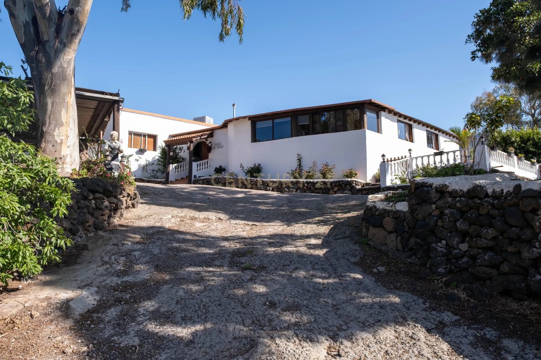 Villa in Arafo, Canary Islands, Spain 2 - 15577073
