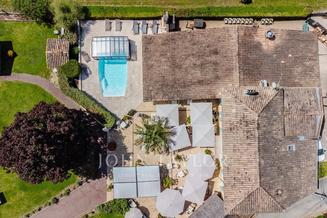 Estate in Sainte-Terre, Nouvelle-Aquitaine, France 1 - 15573840