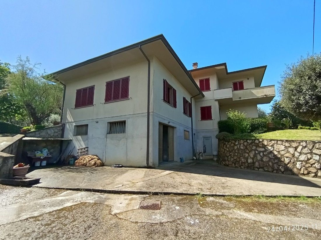 Villa in Camaiore, Tuscany, Italy 3 - 15569072