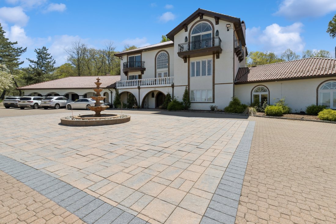 House in Franklin Lakes, New Jersey, United States 2 - 15569981