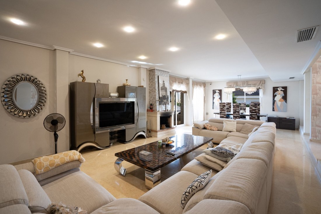 Villa in Torrevieja, Valencian Community, Spain 2 - 15574290
