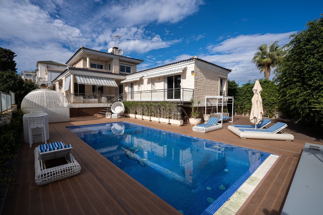 Villa in Torrevieja, Valencian Community, Spain 1 - 15574290
