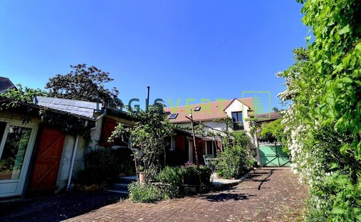 House in Gif-sur-Yvette, Ile-de-France, France 1