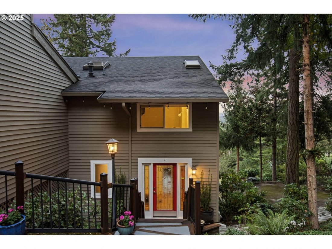 House in Lake Oswego, Oregon, United States 2 - 15571425
