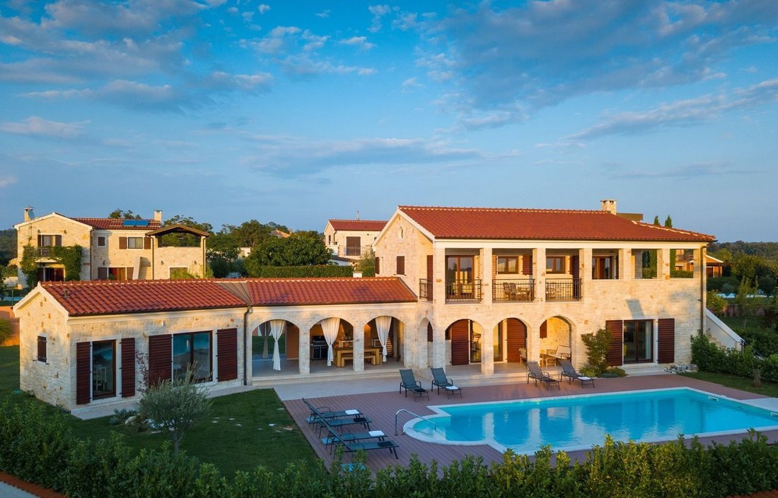 Villa in Sveti Lovrec Pazenaticki, Istria County, Croatia 1 - 15560475