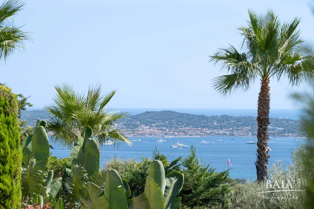 Villa in Grimaud, Provence-Alpes-Côte d'Azur, France 3 - 15566754