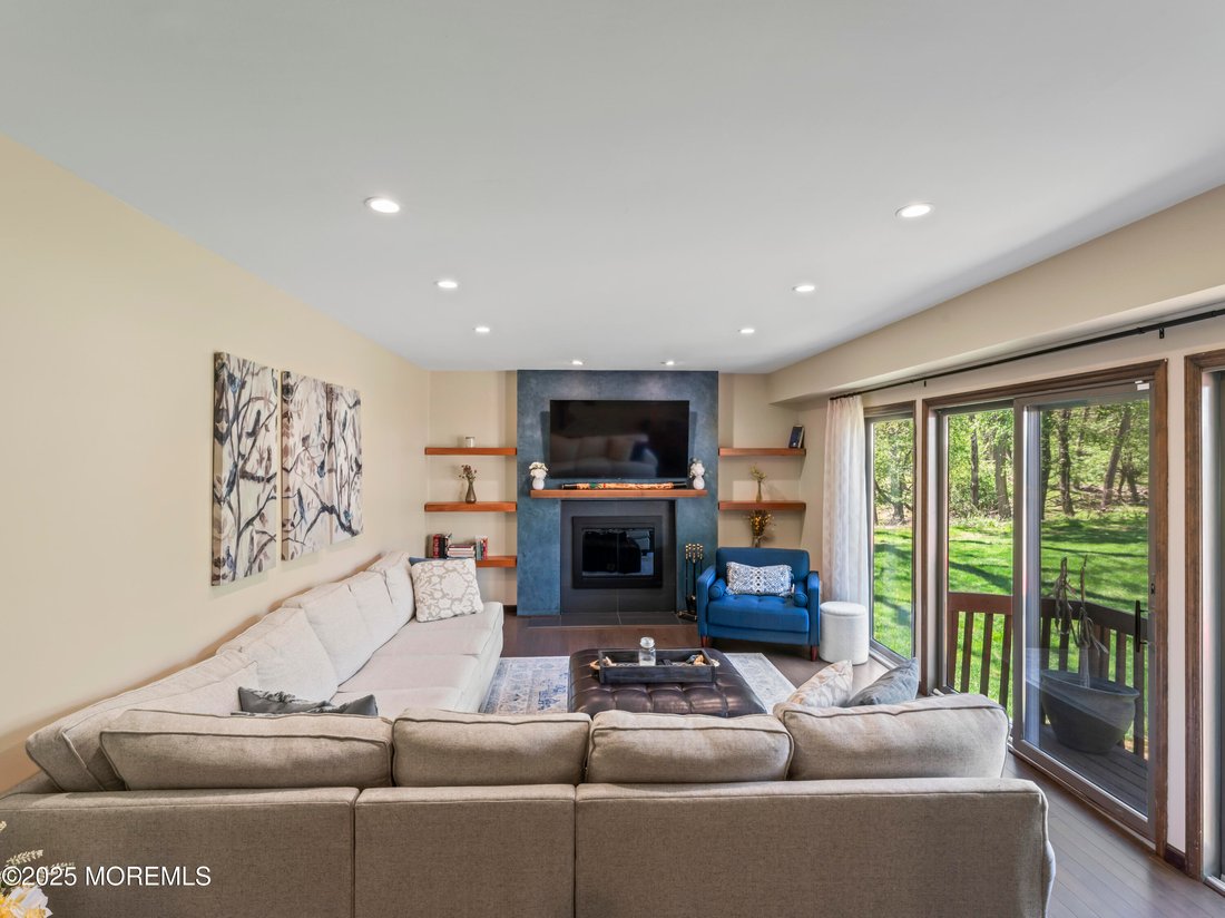 House in Marlboro Township, New Jersey, United States 4 - 15569257