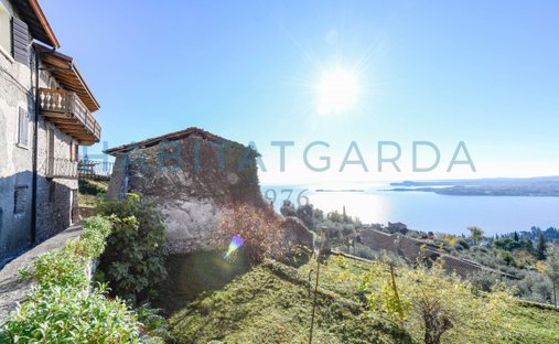 Country House in Gardone Riviera, Lombardy, Italy 1