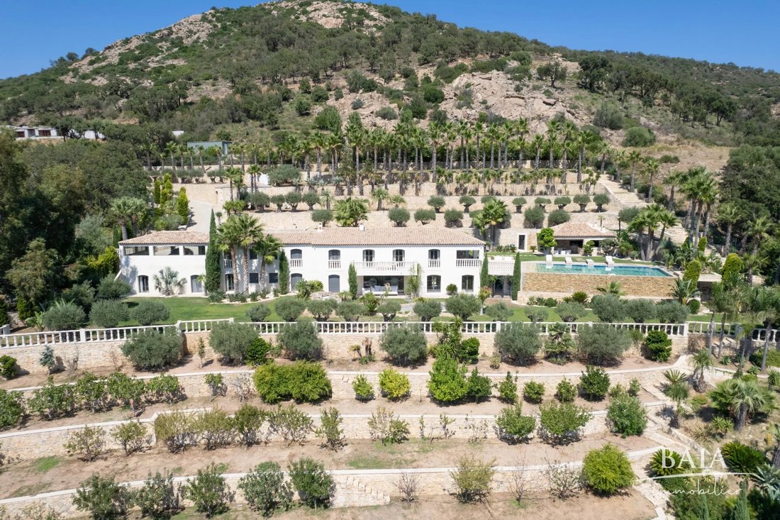 Villa in Grimaud, Provence-Alpes-Côte d'Azur, France 2 - 15566754