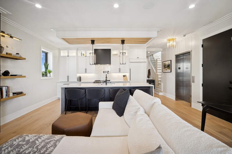 Curated visual reference: Visual Reference: Luxuriously Chic Penthouse In Uptown In Chicago Illinois United