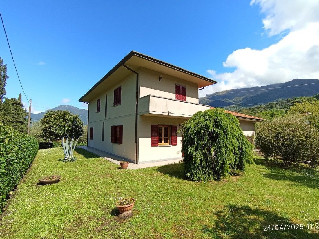 Villa in Camaiore, Tuscany, Italy 1 - 15569072