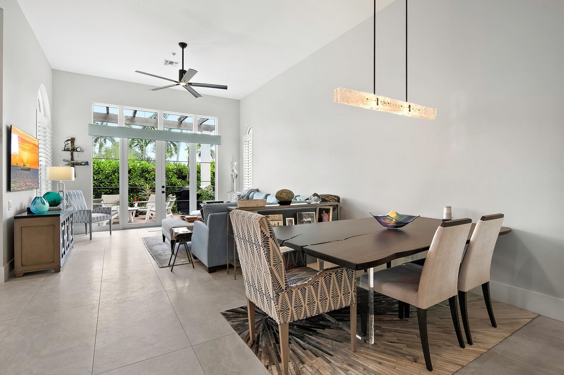 Naples, Florida, United States 3 - 15573159