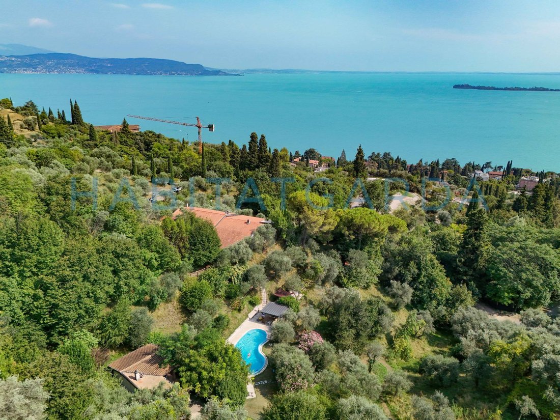Villa in Gardone Riviera, Lombardy, Italy 1 - 15579818
