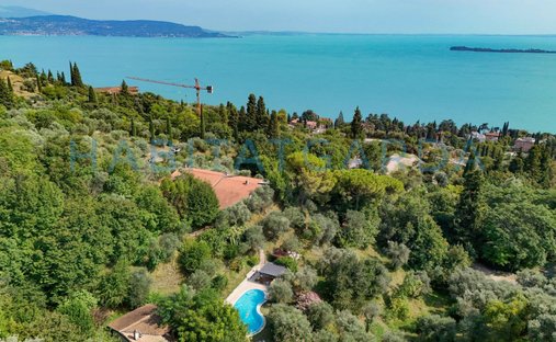 Villa in Gardone Riviera, Lombardy, Italy 1