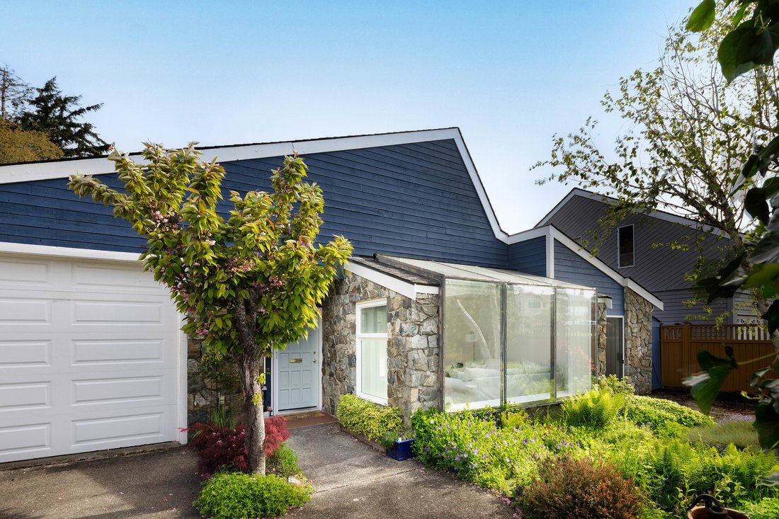 House in Saanich, British Columbia, Canada 2 - 15575680
