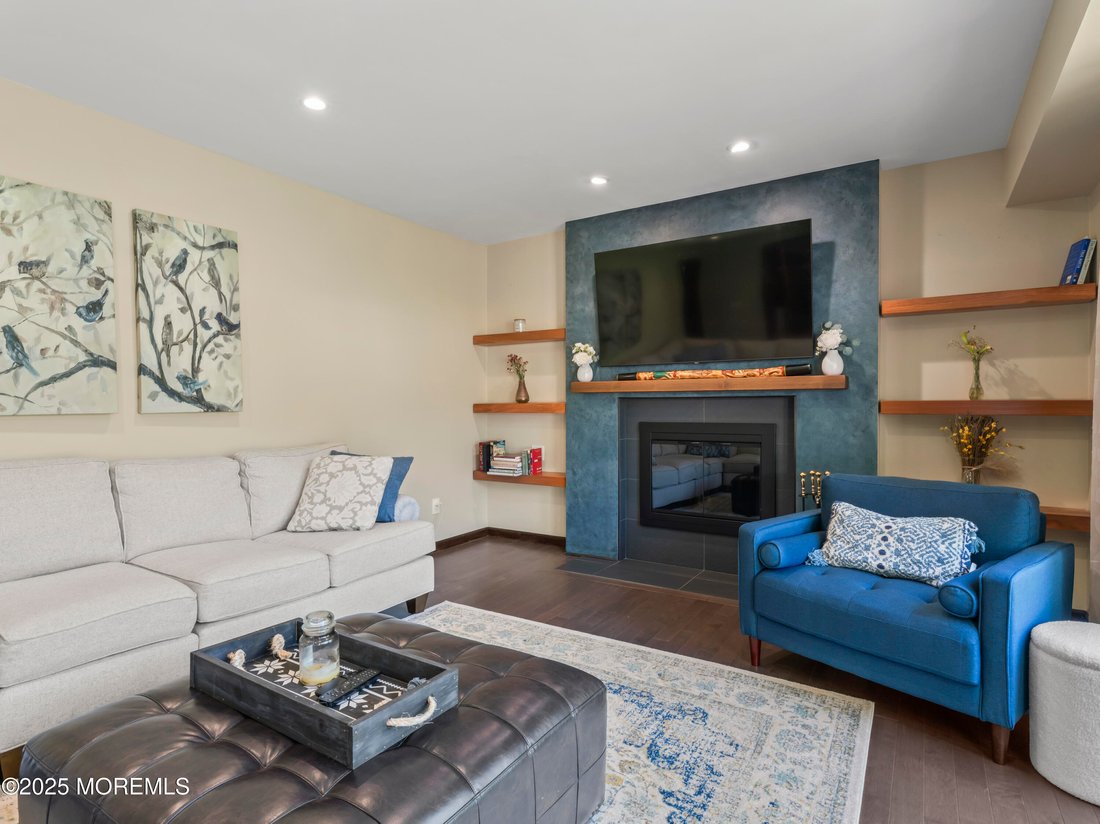 House in Marlboro Township, New Jersey, United States 5 - 15569257