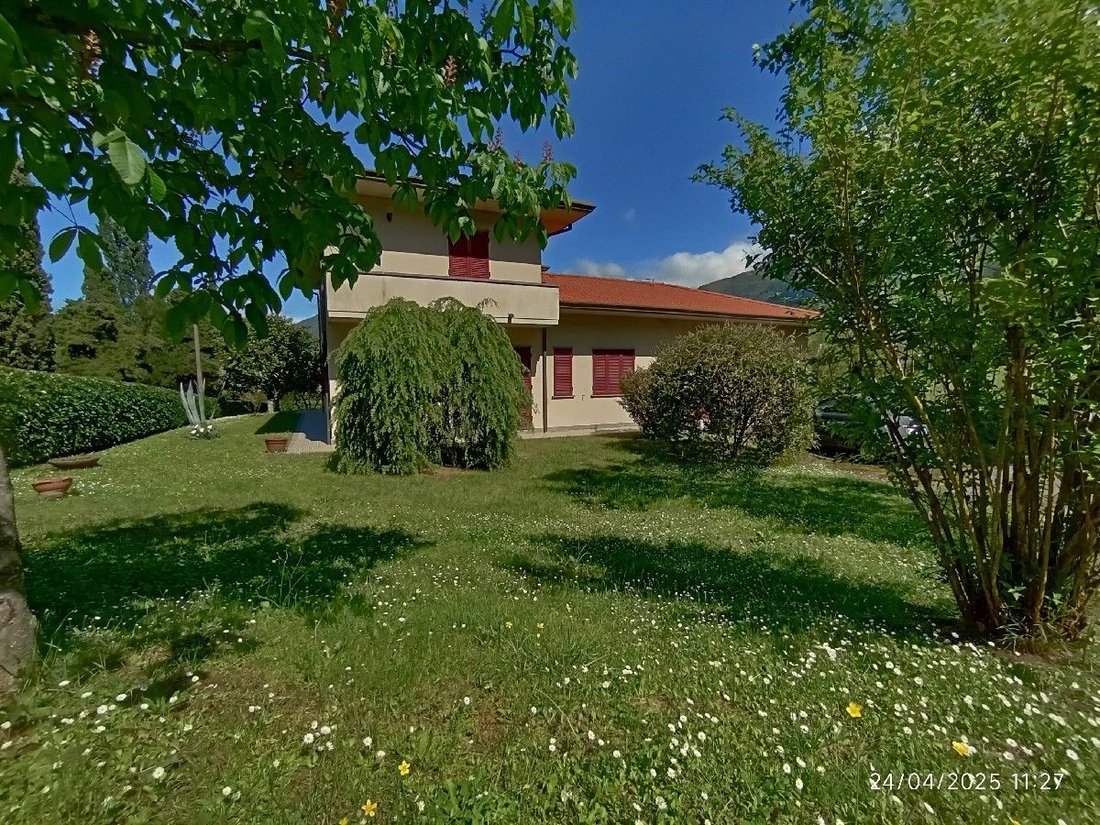 Villa in Camaiore, Tuscany, Italy 2 - 15569072