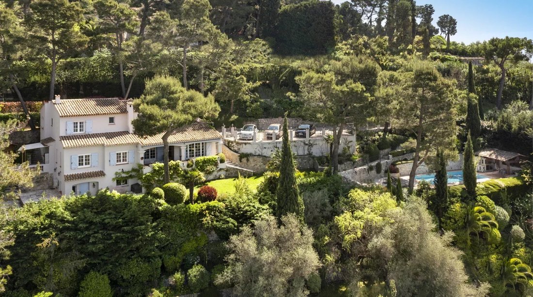 Villa in Èze, Provence-Alpes-Côte d'Azur, France 2 - 15542170