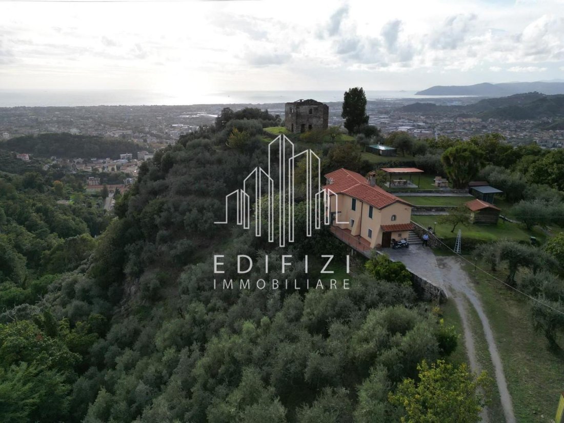 Villa in San Carlo Terme, Massa, Tuscany 2 - 15570954