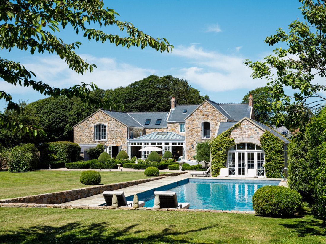 House in England 1 - 15565120