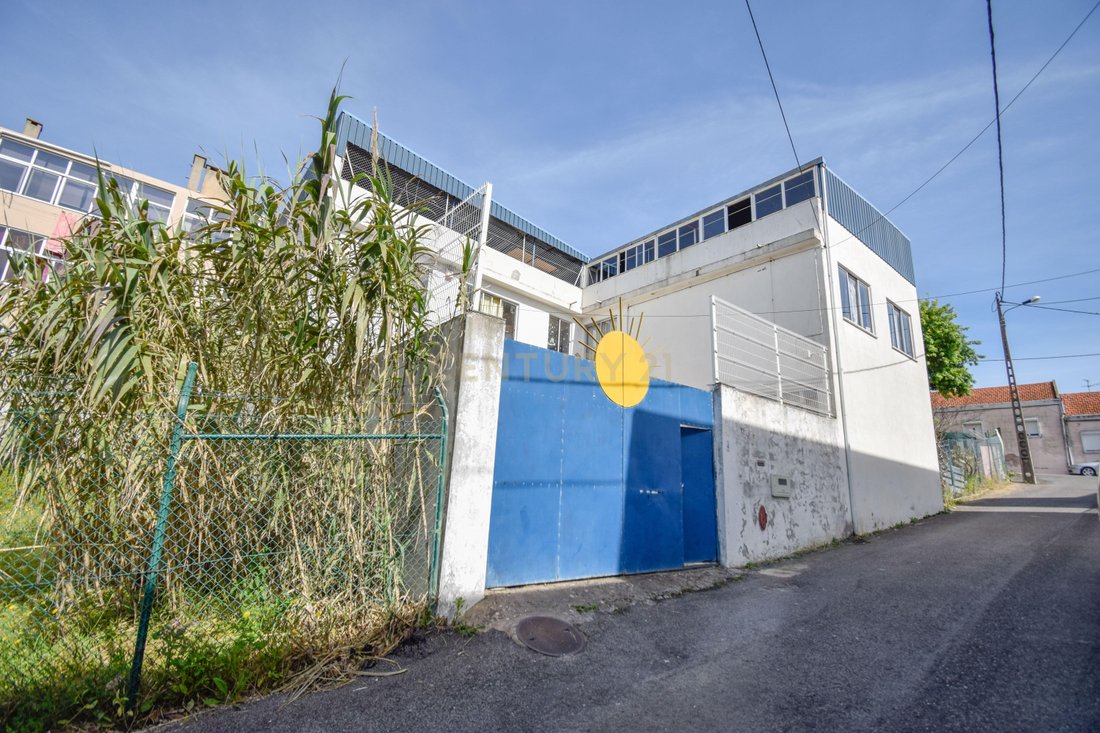 House in Camarate, Unhos e Apelacao, Lisbon, Portugal 3 - 15566778