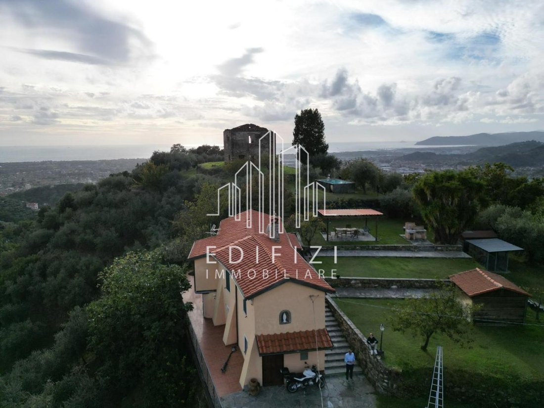 Villa in San Carlo Terme, Massa, Tuscany 1 - 15570954