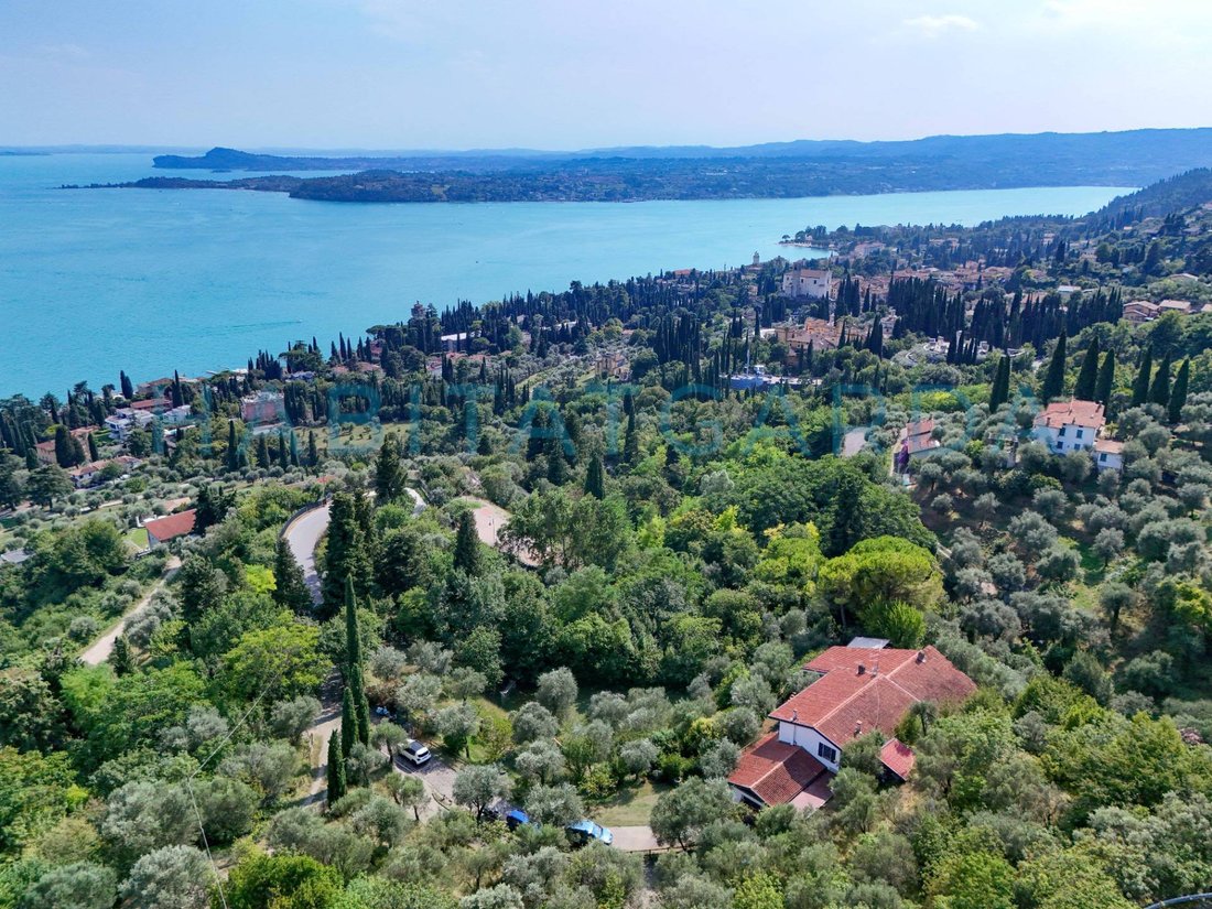 Villa in Gardone Riviera, Lombardy, Italy 2 - 15579818