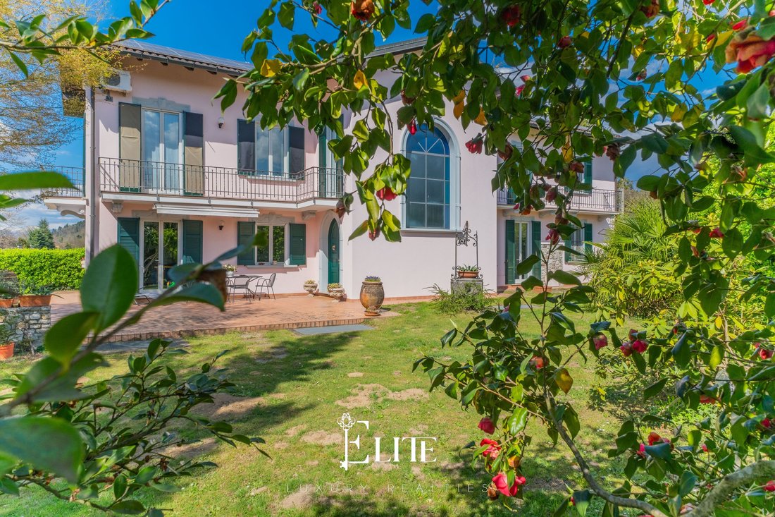 Villa in Sesto Calende, Lombardy, Italy 1 - 15574092